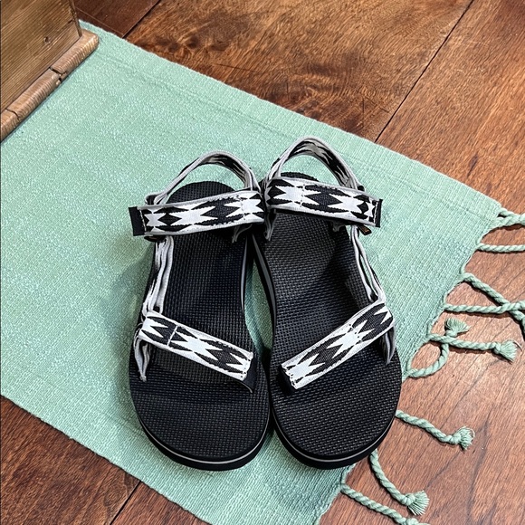 Teva Midform Universal Sandals in B/W Pattern - Picture 3 of 9